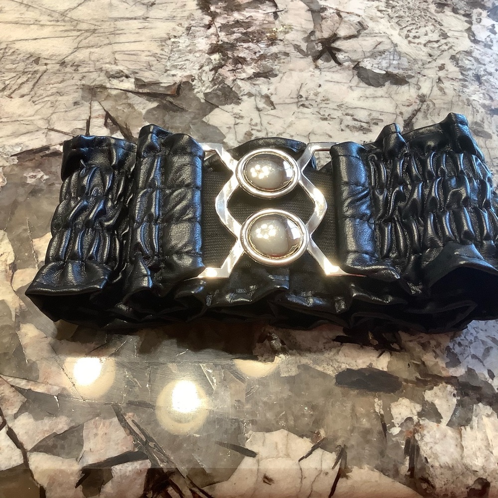 NWOT Black stretchy belt